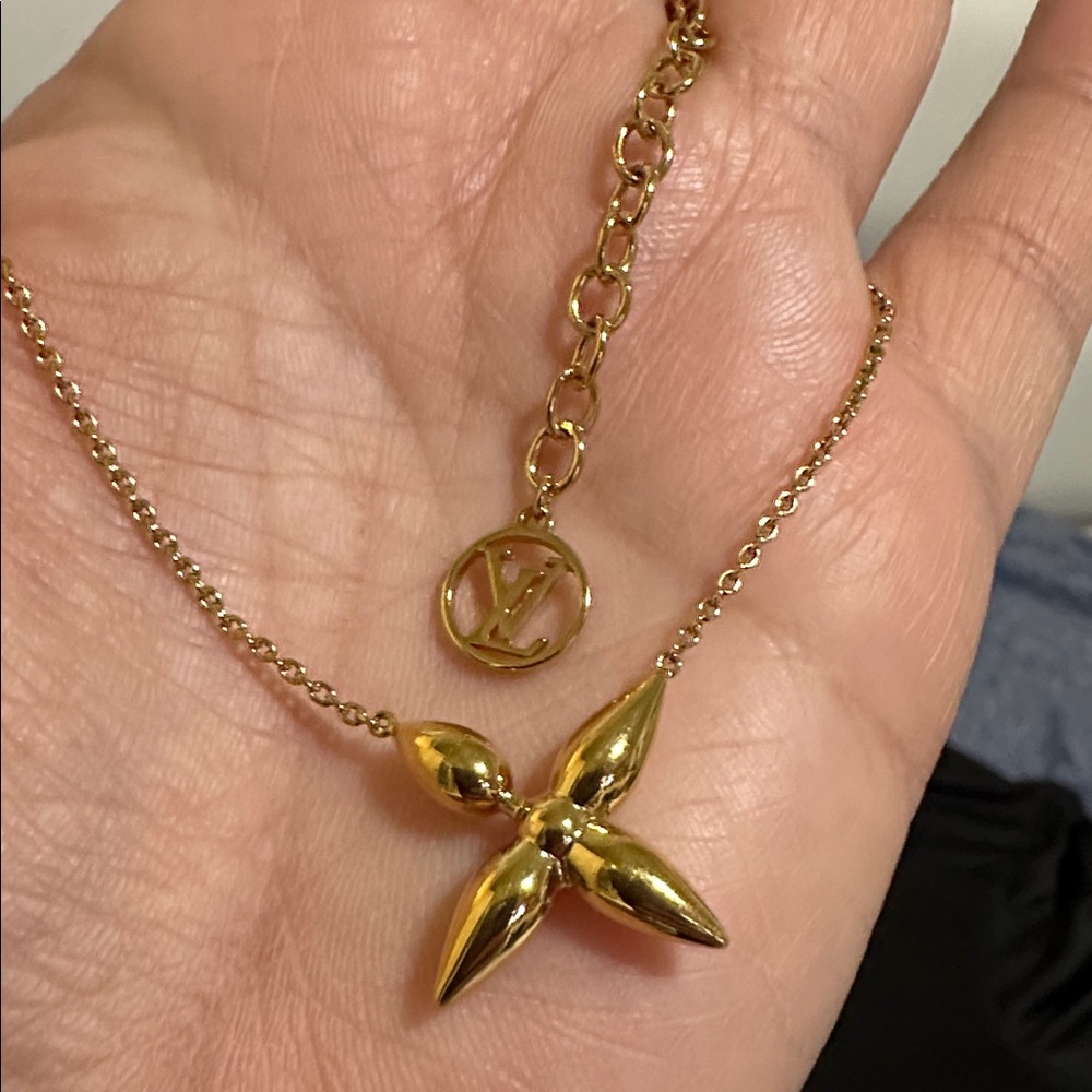Louis Vuitton Gold Tone Monogram Flower Pendant Necklace - Picture 11 of 12